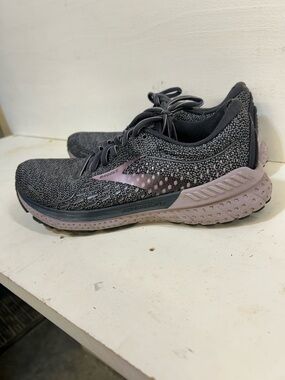 Brooks Women’s Running Sneakers in Charcoal and Light Pink